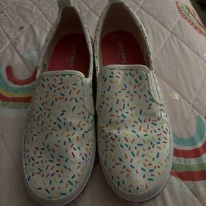 Sperry White Slip-On Sneakers with Multicolor Sprinkle Print